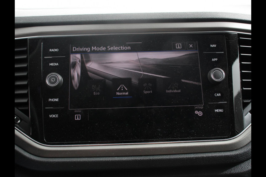 Volkswagen T-Roc 1.5 TSI 150pk DSG Style Team Climate Control Camera Parkeer sensoren Adaptive Cruise control Dab Electrisch bedienbare kofferbak Lichtmetalen Velgen