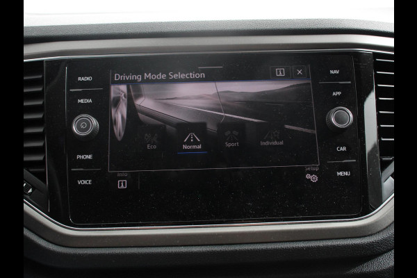 Volkswagen T-Roc 1.5 TSI 150pk DSG Style Team Climate Control Camera Parkeer sensoren Adaptive Cruise control Dab Electrisch bedienbare kofferbak Lichtmetalen Velgen