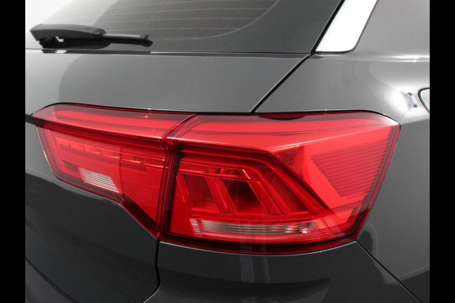 Volkswagen T-Roc 1.5 TSI 150pk DSG Style Team Climate Control Camera Parkeer sensoren Adaptive Cruise control Dab Electrisch bedienbare kofferbak Lichtmetalen Velgen