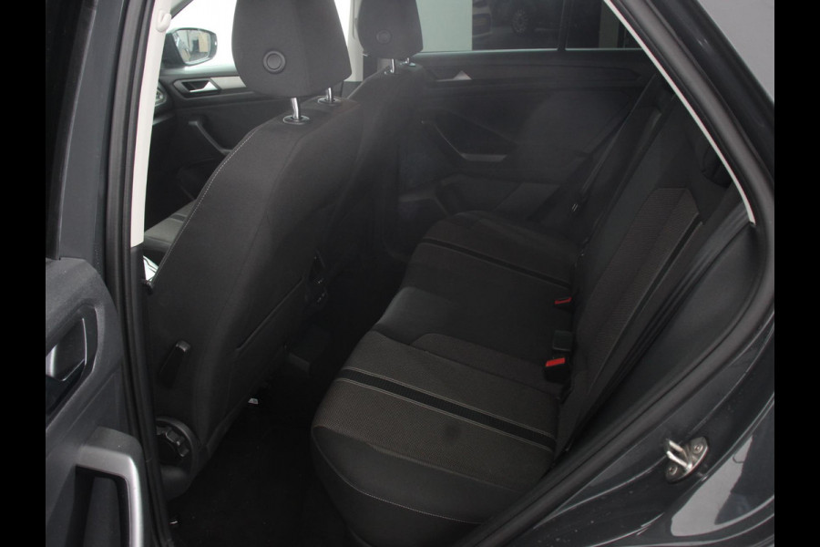 Volkswagen T-Roc 1.5 TSI 150pk DSG Style Team Climate Control Camera Parkeer sensoren Adaptive Cruise control Dab Electrisch bedienbare kofferbak Lichtmetalen Velgen