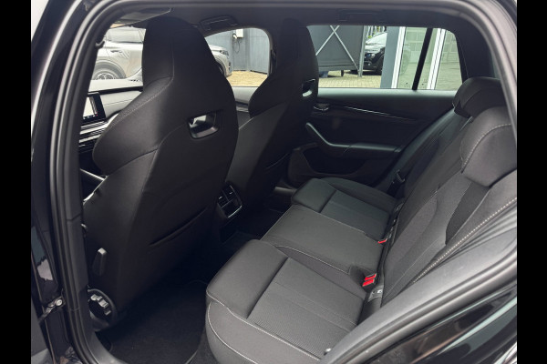 Škoda Octavia Combi 1.4 TSI iV PHEV Sportline Business | 98 % SOH | Trekhaak | NL-Auto | Winter Pack | Adaptive Cruise