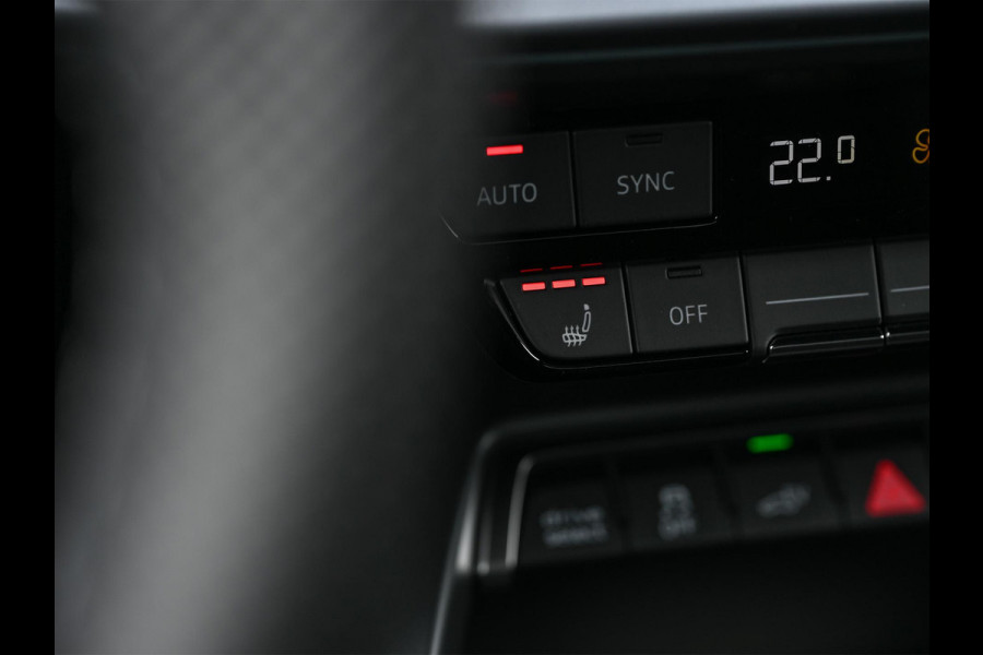 Audi A3 Sportback 45 TFSI e S edition Competition | Panoramadak | 5 jr Garantie | HUD | Sonos Sound | Camera | Ambiance interieur | Active Cruise | S-Seats + Memory | Stoelverwarming | Keyless |