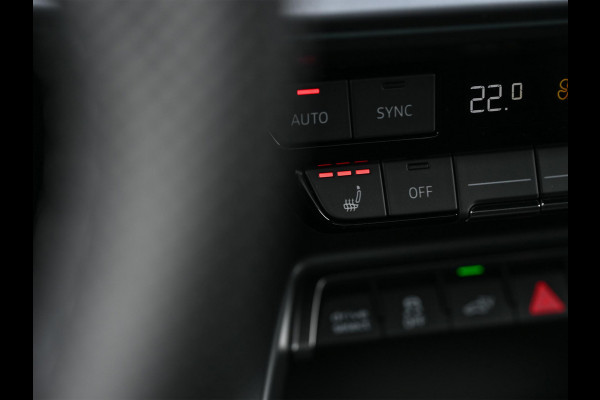 Audi A3 Sportback 45 TFSI e S edition Competition | Panoramadak | 5 jr Garantie | HUD | Sonos Sound | Camera | Ambiance interieur | Active Cruise | S-Seats + Memory | Stoelverwarming | Keyless |