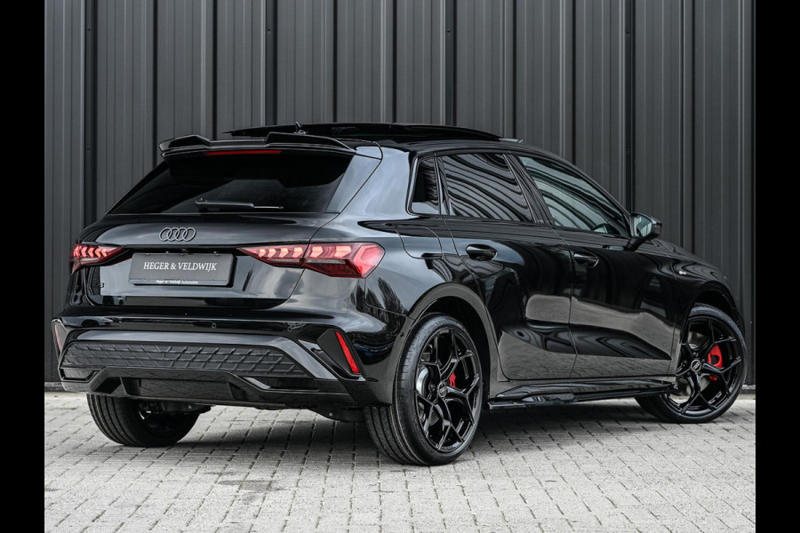 Audi A3 Sportback 45 TFSI e S edition Competition | Panoramadak | 5 jr Garantie | HUD | Sonos Sound | Camera | Ambiance interieur | Active Cruise | S-Seats + Memory | Stoelverwarming | Keyless |