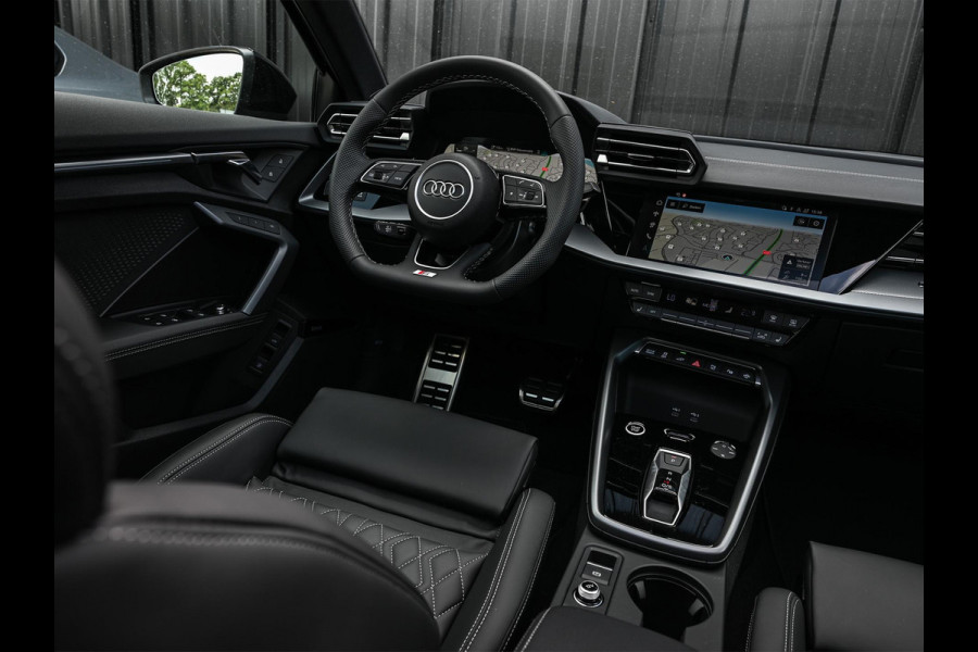 Audi A3 Sportback 45 TFSI e S edition Competition | Panoramadak | 5 jr Garantie | HUD | Sonos Sound | Camera | Ambiance interieur | Active Cruise | S-Seats + Memory | Stoelverwarming | Keyless |