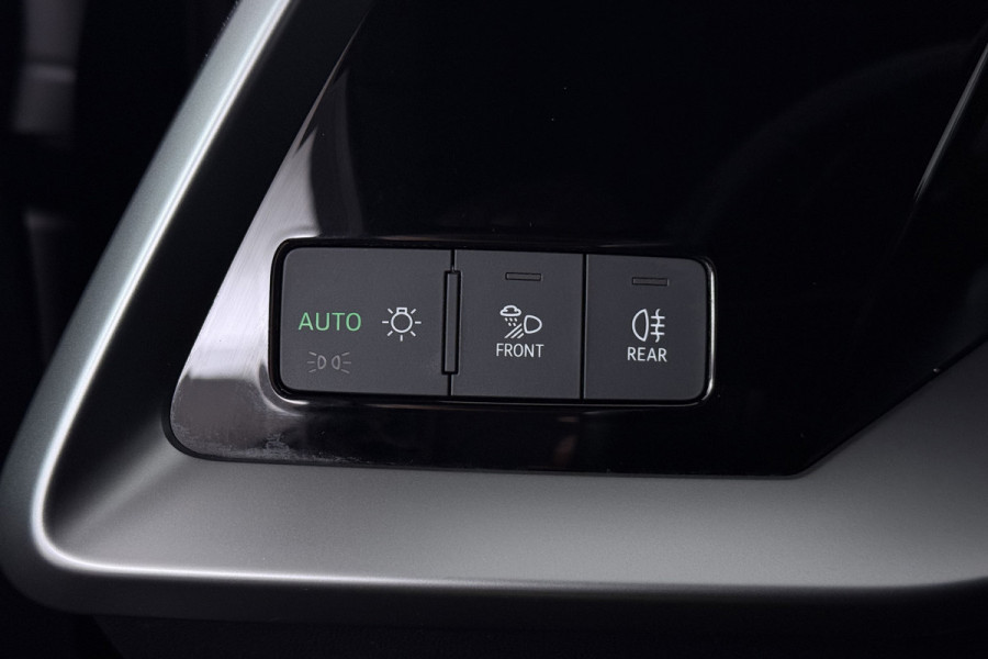 Audi A3 Sportback 30 TFSI S edition (STOELVERWARMING, LANE-ASSIST, NAVIGATIE, PARKEERSENSOREN)