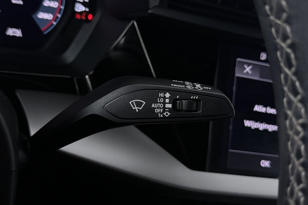 Audi A3 Sportback 30 TFSI S edition (STOELVERWARMING, LANE-ASSIST, NAVIGATIE, PARKEERSENSOREN)
