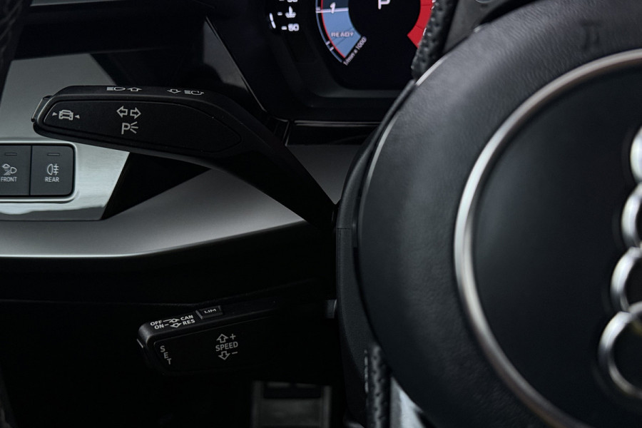 Audi A3 Sportback 30 TFSI S edition (STOELVERWARMING, LANE-ASSIST, NAVIGATIE, PARKEERSENSOREN)