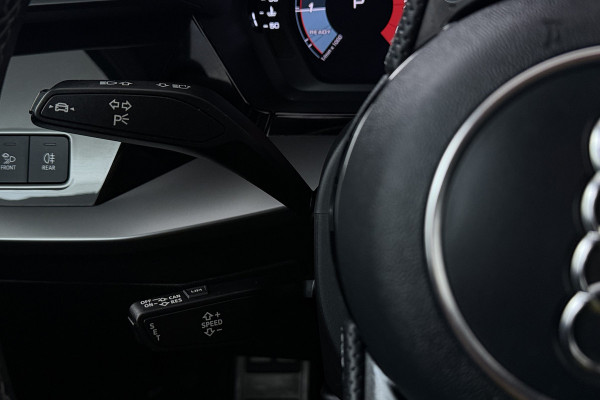 Audi A3 Sportback 30 TFSI S edition (STOELVERWARMING, LANE-ASSIST, NAVIGATIE, PARKEERSENSOREN)