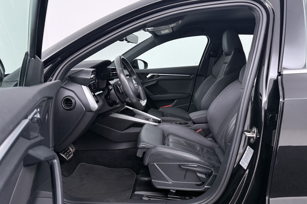 Audi A3 Sportback 30 TFSI S edition (STOELVERWARMING, LANE-ASSIST, NAVIGATIE, PARKEERSENSOREN)