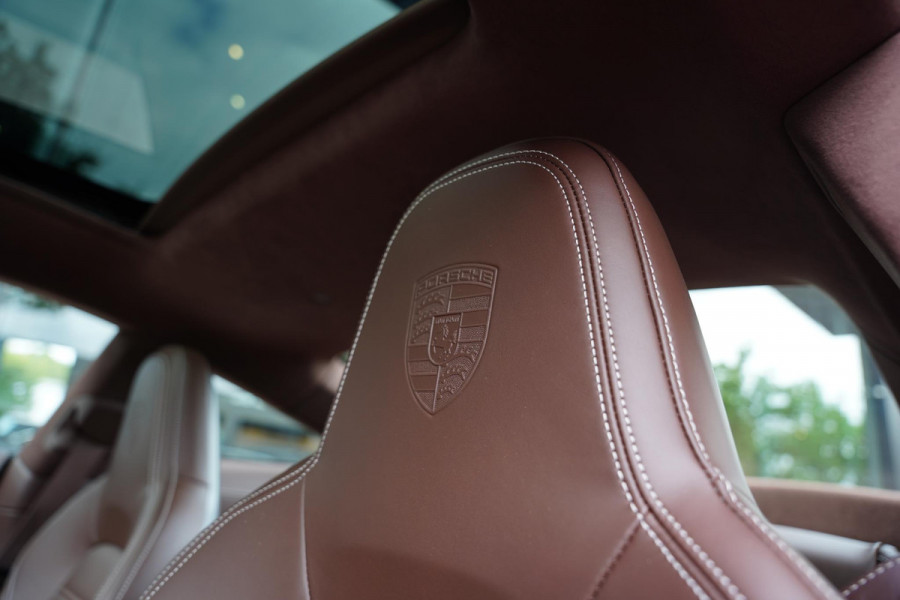 Porsche 911 992 3.0 Carrera 4 GTS / Clubleder / 18 Weg / Pano