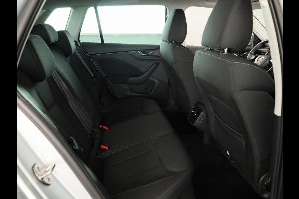 Škoda Kamiq 1.0 TSI Ambition 110pk | Navigatie via App |  Cruise control | LED koplampen | Apple Carplay/Android Auto | Lichtmetalen velgen 16 inch | Parkeersensoren achter | Cruise controle