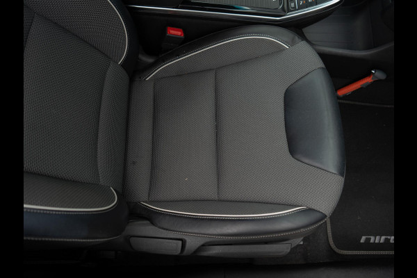 Kia e-Niro DynamicPlusLine 64 kWh | Schuif-kanteldak | Cruise | Clima | Carplay | Keyless | Stoel-stuurverwarming | Navi |
