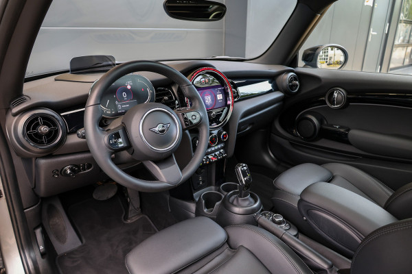 MINI 3-deurs 1.5 Cooper Classic | PANO | HUD | CAMERA | KEYLESS | LEDER |