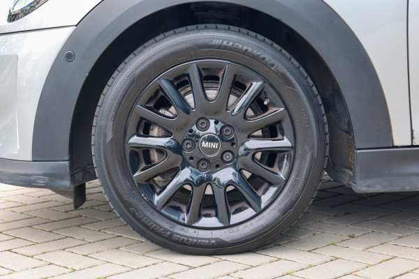 MINI 3-deurs 1.5 Cooper Classic | PANO | HUD | CAMERA | KEYLESS | LEDER |