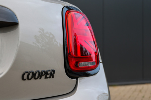 MINI 3-deurs 1.5 Cooper Classic | PANO | HUD | CAMERA | KEYLESS | LEDER |