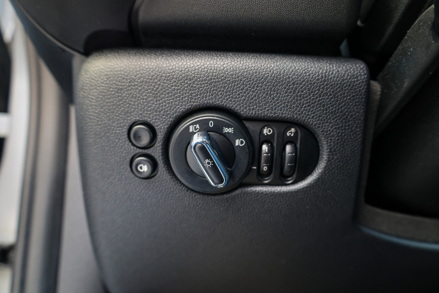 MINI 3-deurs 1.5 Cooper Classic | PANO | HUD | CAMERA | KEYLESS | LEDER |