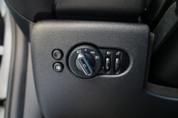 MINI 3-deurs 1.5 Cooper Classic | PANO | HUD | CAMERA | KEYLESS | LEDER |