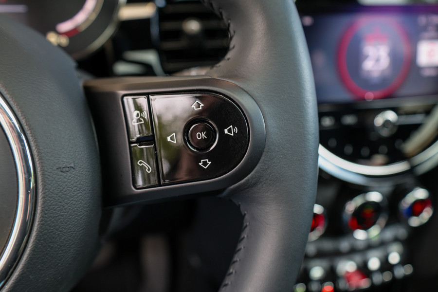 MINI 3-deurs 1.5 Cooper Classic | PANO | HUD | CAMERA | KEYLESS | LEDER |