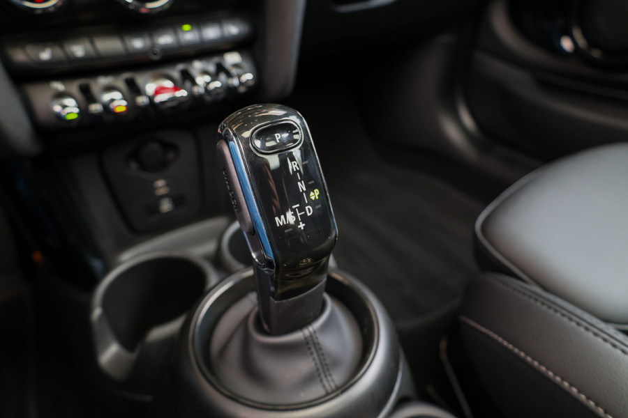 MINI 3-deurs 1.5 Cooper Classic | PANO | HUD | CAMERA | KEYLESS | LEDER |