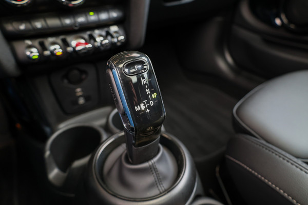 MINI 3-deurs 1.5 Cooper Classic | PANO | HUD | CAMERA | KEYLESS | LEDER |