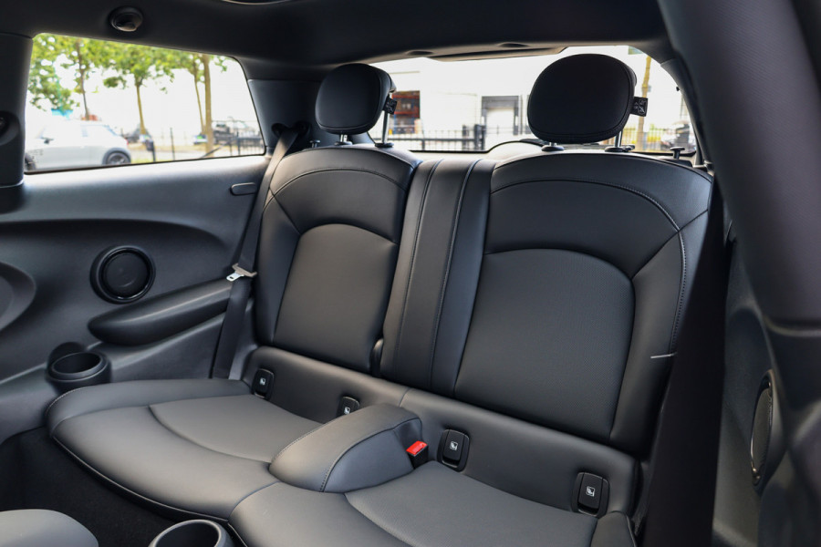 MINI 3-deurs 1.5 Cooper Classic | PANO | HUD | CAMERA | KEYLESS | LEDER |
