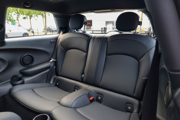 MINI 3-deurs 1.5 Cooper Classic | PANO | HUD | CAMERA | KEYLESS | LEDER |