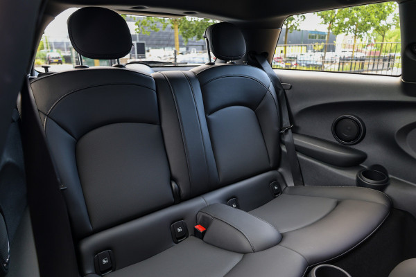 MINI 3-deurs 1.5 Cooper Classic | PANO | HUD | CAMERA | KEYLESS | LEDER |
