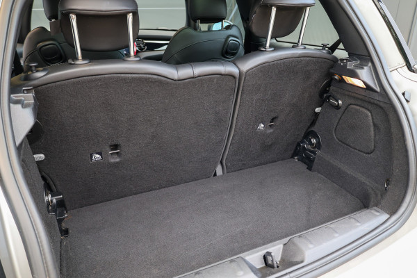 MINI 3-deurs 1.5 Cooper Classic | PANO | HUD | CAMERA | KEYLESS | LEDER |