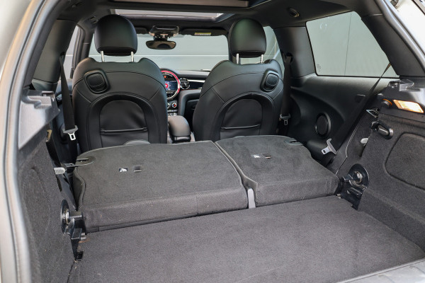 MINI 3-deurs 1.5 Cooper Classic | PANO | HUD | CAMERA | KEYLESS | LEDER |