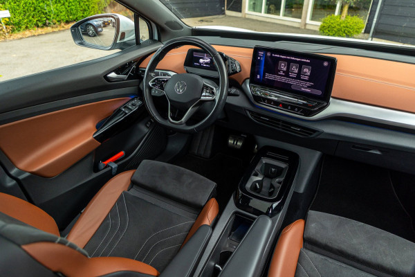 Volkswagen ID.4 Tech 77 kWh Soh 89% I Trekhaak I IQ Light I Panoramadak I Luxe interieur I ergoActive I Adaptive Cruise I BTW