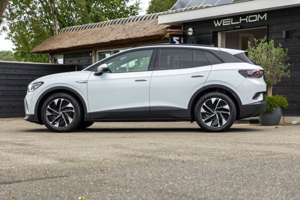 Volkswagen ID.4 Tech 77 kWh Soh 89% I Trekhaak I IQ Light I Panoramadak I Luxe interieur I ergoActive I Adaptive Cruise I BTW