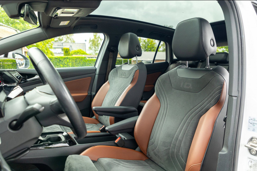 Volkswagen ID.4 Tech 77 kWh Soh 89% I Trekhaak I IQ Light I Panoramadak I Luxe interieur I ergoActive I Adaptive Cruise I BTW