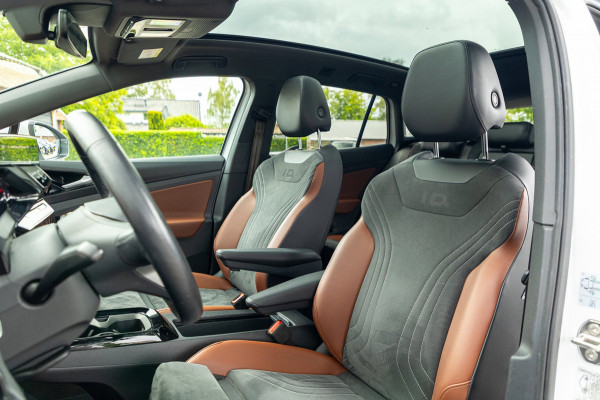 Volkswagen ID.4 Tech 77 kWh Soh 89% I Trekhaak I IQ Light I Panoramadak I Luxe interieur I ergoActive I Adaptive Cruise I BTW