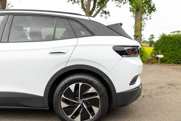 Volkswagen ID.4 Tech 77 kWh Soh 89% I Trekhaak I IQ Light I Panoramadak I Luxe interieur I ergoActive I Adaptive Cruise I BTW