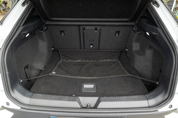 Volkswagen ID.4 Tech 77 kWh Soh 89% I Trekhaak I IQ Light I Panoramadak I Luxe interieur I ergoActive I Adaptive Cruise I BTW