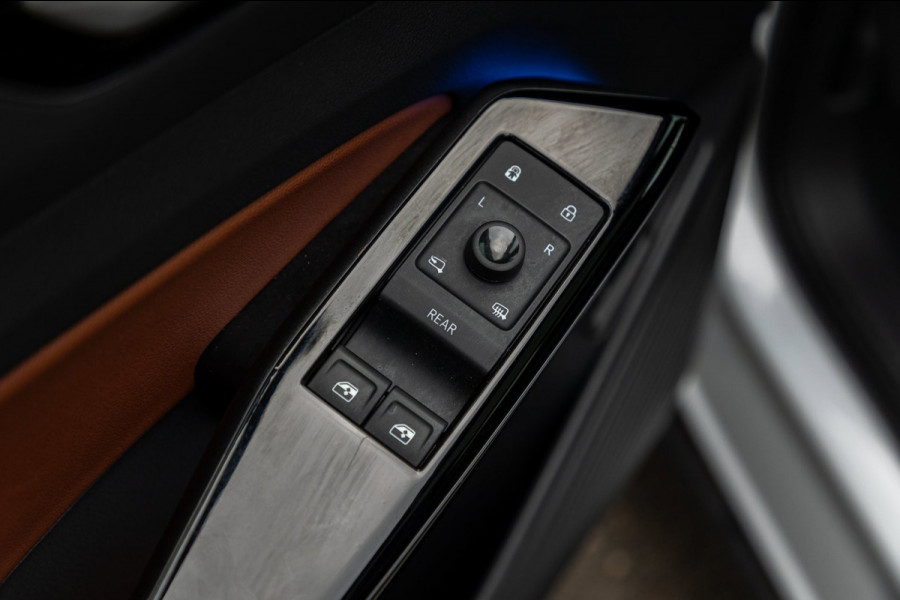 Volkswagen ID.4 Tech 77 kWh Soh 89% I Trekhaak I IQ Light I Panoramadak I Luxe interieur I ergoActive I Adaptive Cruise I BTW
