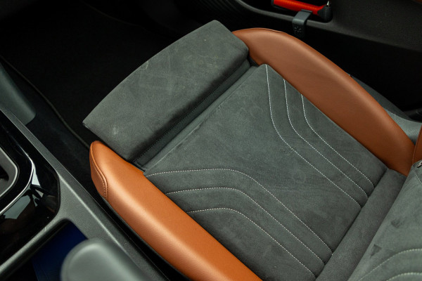 Volkswagen ID.4 Tech 77 kWh Soh 89% I Trekhaak I IQ Light I Panoramadak I Luxe interieur I ergoActive I Adaptive Cruise I BTW