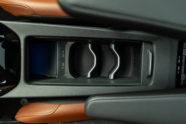 Volkswagen ID.4 Tech 77 kWh Soh 89% I Trekhaak I IQ Light I Panoramadak I Luxe interieur I ergoActive I Adaptive Cruise I BTW