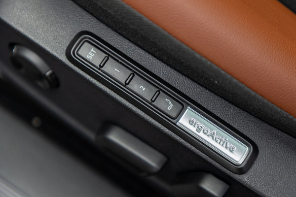 Volkswagen ID.4 Tech 77 kWh Soh 89% I Trekhaak I IQ Light I Panoramadak I Luxe interieur I ergoActive I Adaptive Cruise I BTW
