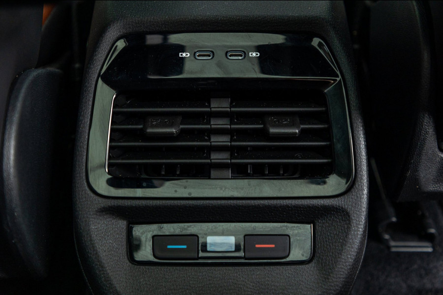 Volkswagen ID.4 Tech 77 kWh Soh 89% I Trekhaak I IQ Light I Panoramadak I Luxe interieur I ergoActive I Adaptive Cruise I BTW