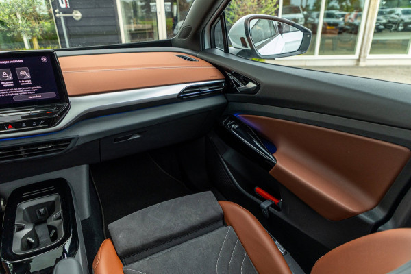 Volkswagen ID.4 Tech 77 kWh Soh 89% I Trekhaak I IQ Light I Panoramadak I Luxe interieur I ergoActive I Adaptive Cruise I BTW