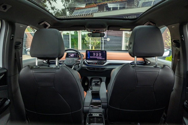 Volkswagen ID.4 Tech 77 kWh Soh 89% I Trekhaak I IQ Light I Panoramadak I Luxe interieur I ergoActive I Adaptive Cruise I BTW