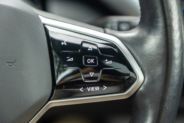 Volkswagen ID.4 Tech 77 kWh Soh 89% I Trekhaak I IQ Light I Panoramadak I Luxe interieur I ergoActive I Adaptive Cruise I BTW