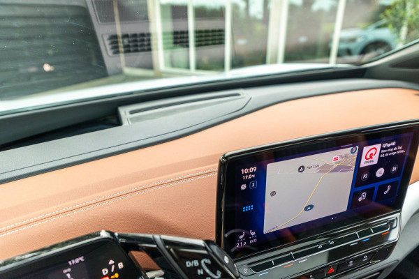 Volkswagen ID.4 Tech 77 kWh Soh 89% I Trekhaak I IQ Light I Panoramadak I Luxe interieur I ergoActive I Adaptive Cruise I BTW