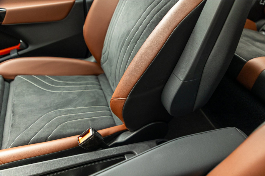 Volkswagen ID.4 Tech 77 kWh Soh 89% I Trekhaak I IQ Light I Panoramadak I Luxe interieur I ergoActive I Adaptive Cruise I BTW