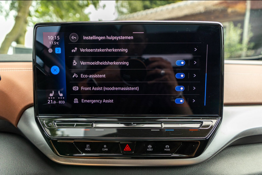 Volkswagen ID.4 Tech 77 kWh Soh 89% I Trekhaak I IQ Light I Panoramadak I Luxe interieur I ergoActive I Adaptive Cruise I BTW