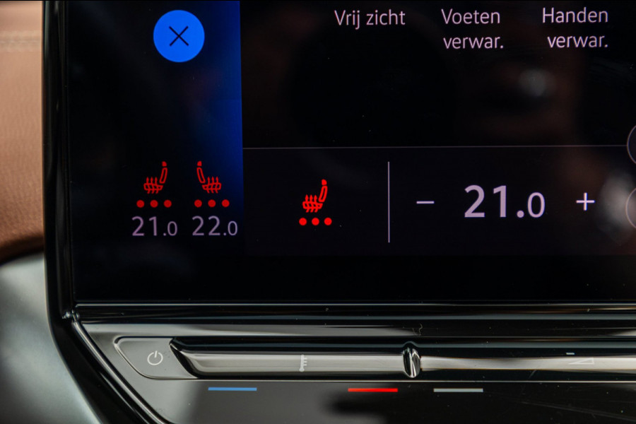 Volkswagen ID.4 Tech 77 kWh Soh 89% I Trekhaak I IQ Light I Panoramadak I Luxe interieur I ergoActive I Adaptive Cruise I BTW