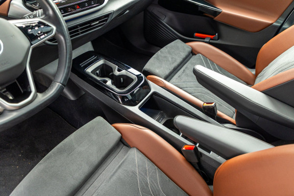 Volkswagen ID.4 Tech 77 kWh Soh 89% I Trekhaak I IQ Light I Panoramadak I Luxe interieur I ergoActive I Adaptive Cruise I BTW