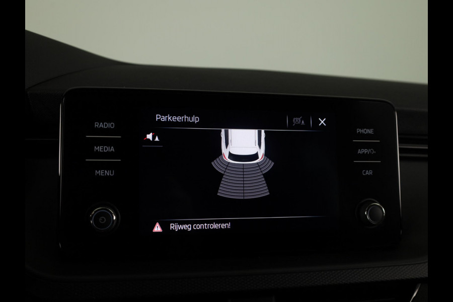Škoda Kamiq 1.0 TSI Ambition 110pk | Navigatie via App |  Cruise control | LED koplampen | Apple Carplay/Android Auto | Lichtmetalen velgen 16 inch | Parkeersensoren achter | Cruise controle